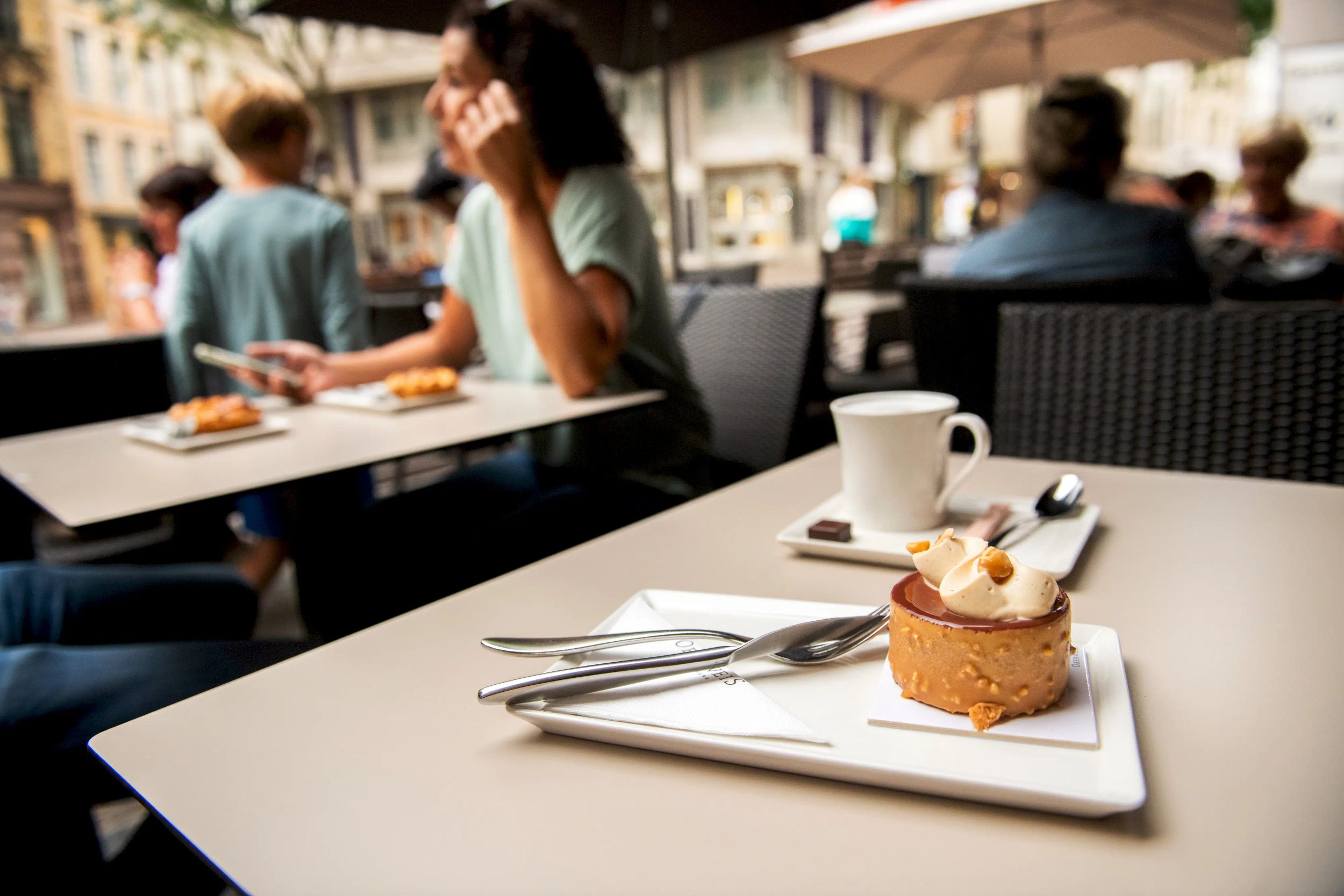Dessert et café en terrasse