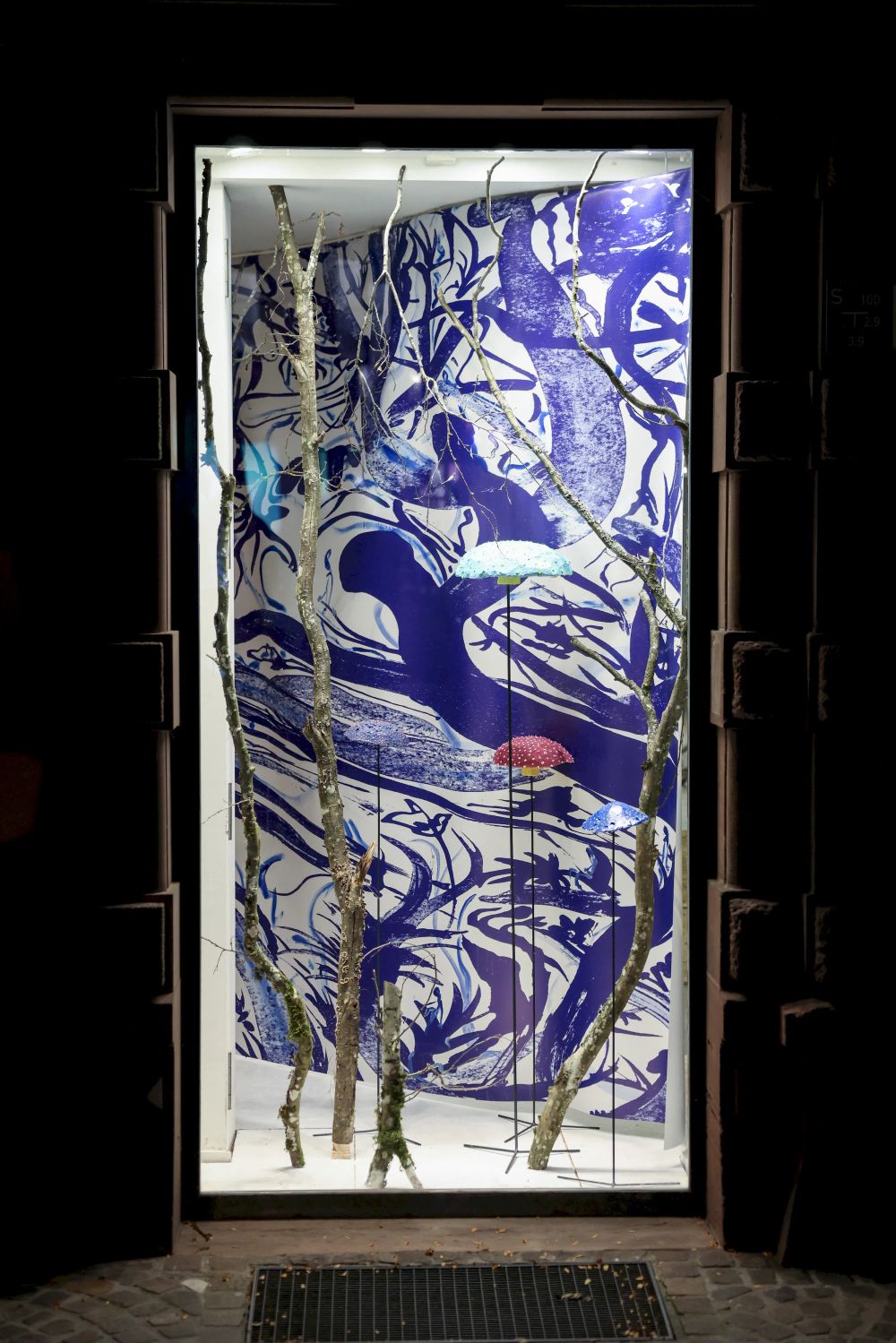 Val Smets, It Happened Tomorrow, Capsules