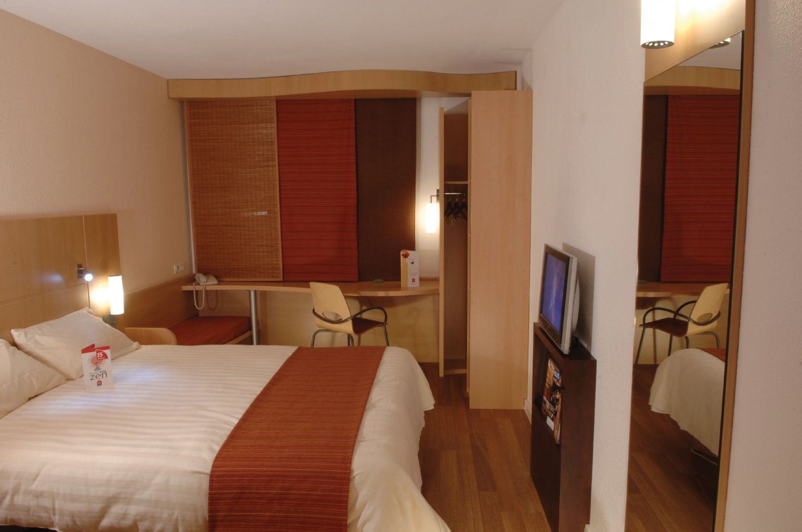 Hotel-Restaurant Ibis Luxembourg Airport Chambre