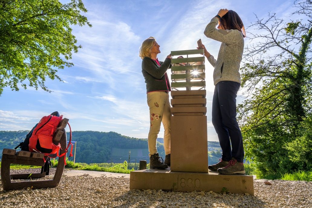 Aussichtspunkt Dreiländerblick mit Steinskulptur
