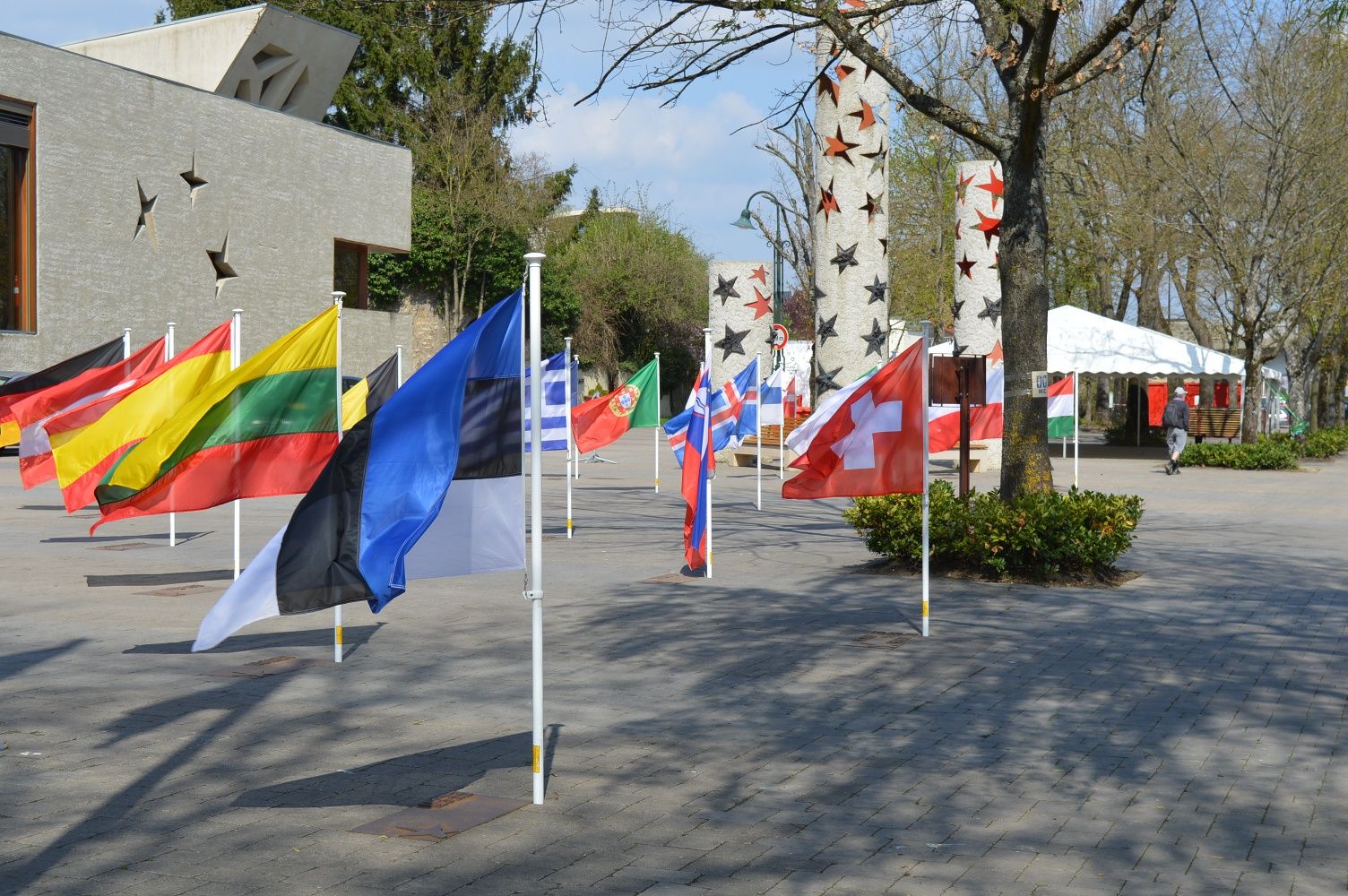 Flaggen am Moselufer Schengen