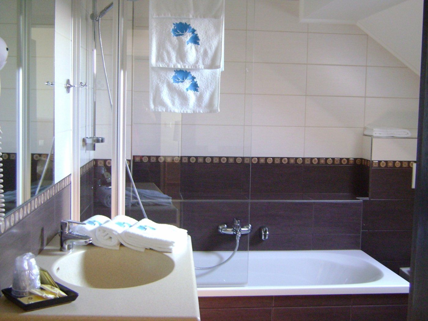 Hotel Pax Bathroom