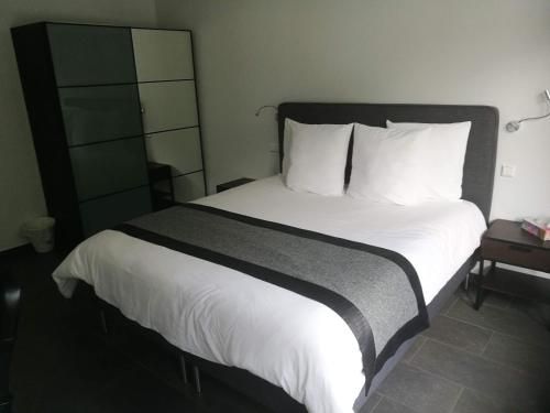 SHS Suite Home Sweet City 345