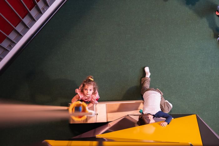 Kids playing and discovering at Luxembourg’s first children’s museum, Kannermusée Plomm, in Wiltz, Éislek. 