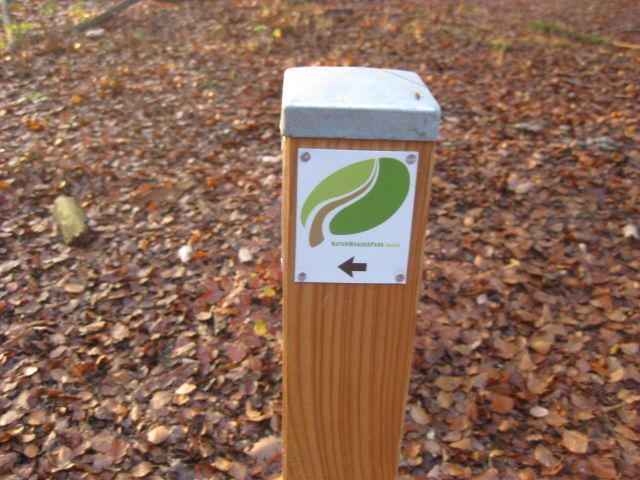 Markierungspfosten mit Plakette