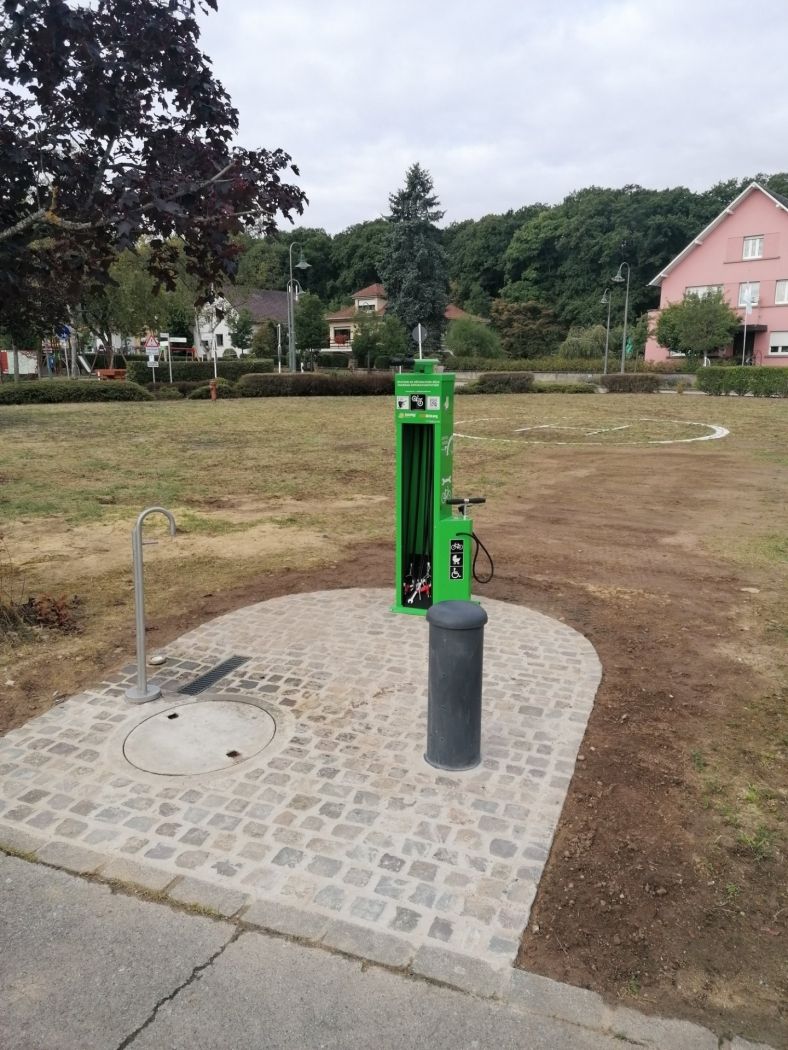 Fahrrad-Reparaturstation Op der Gare Consdorf