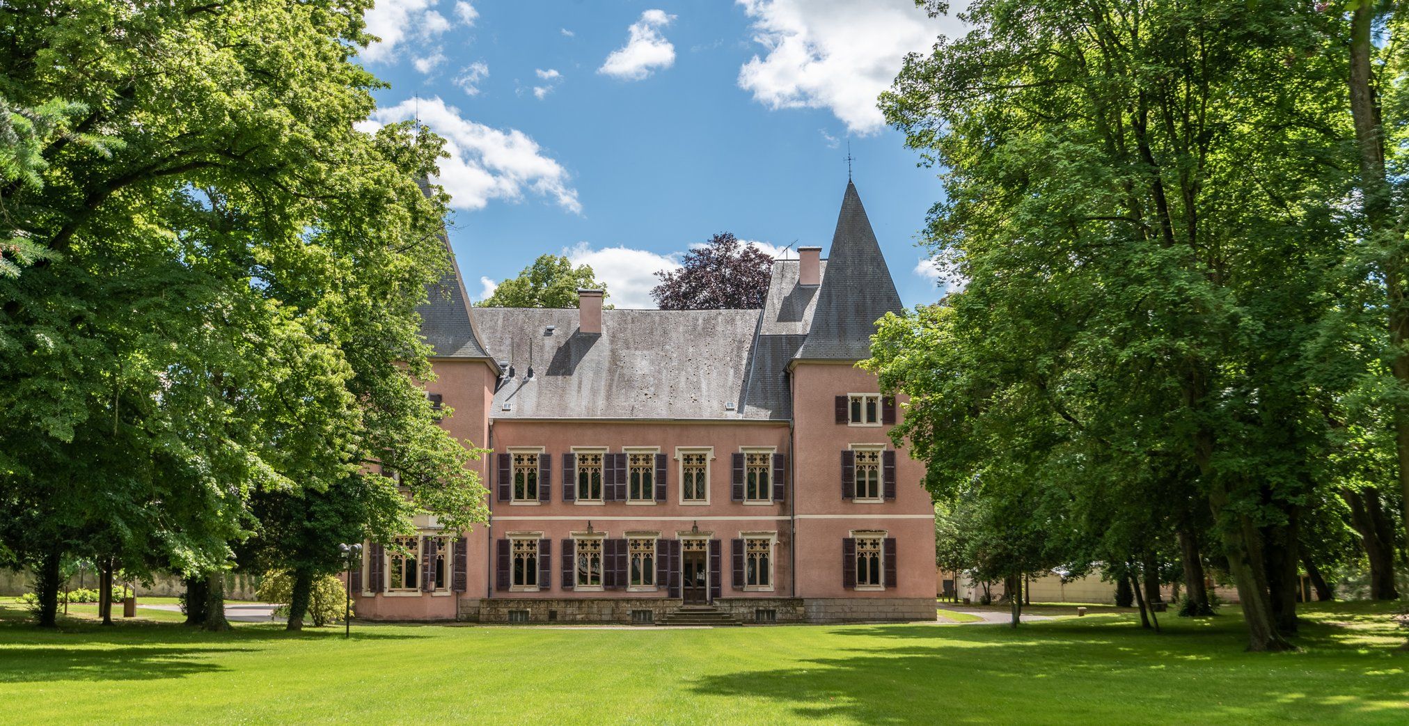 Park Of Erpeldange Castle Visit Luxembourg