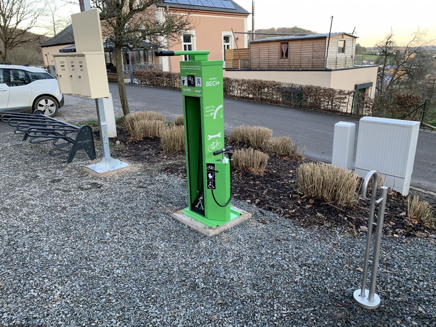 Station de charge et de réparation vélo électrique Bech
