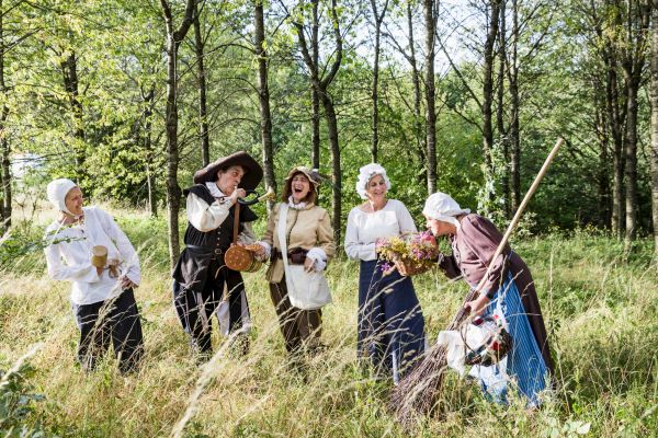 Post History T'OUR – tour guidée