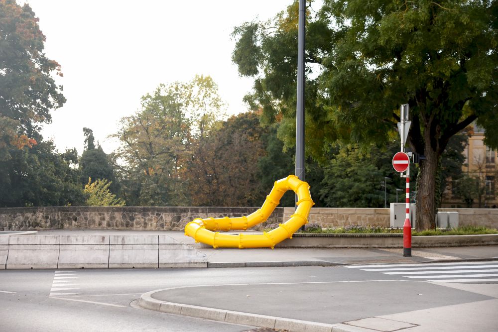 Julien Hübsch, LOOPS, 2025