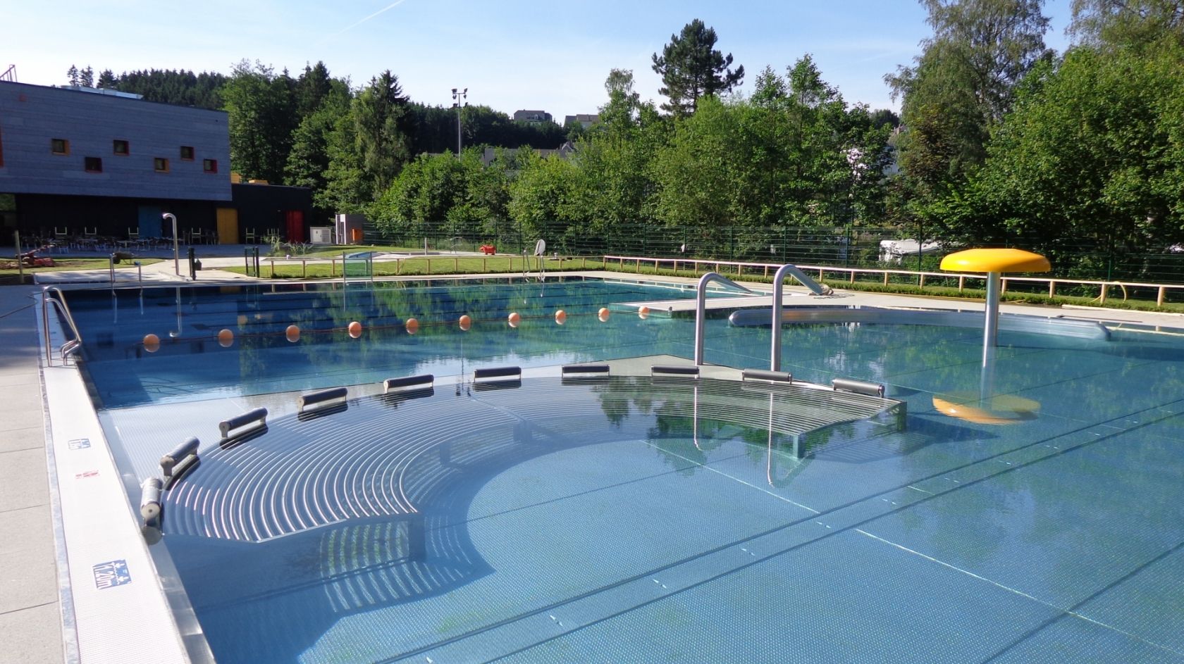 Piscine en plein air Troisvierges