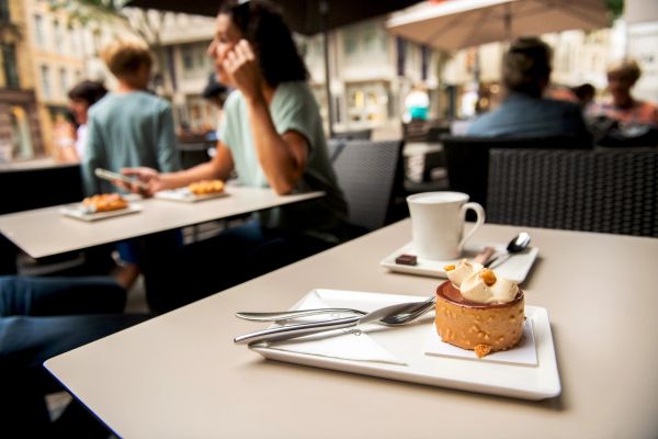 Dessert et café en terrasse