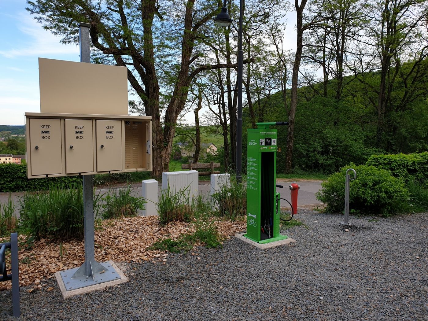 Station de charge et de réparation vélo électrique Bech